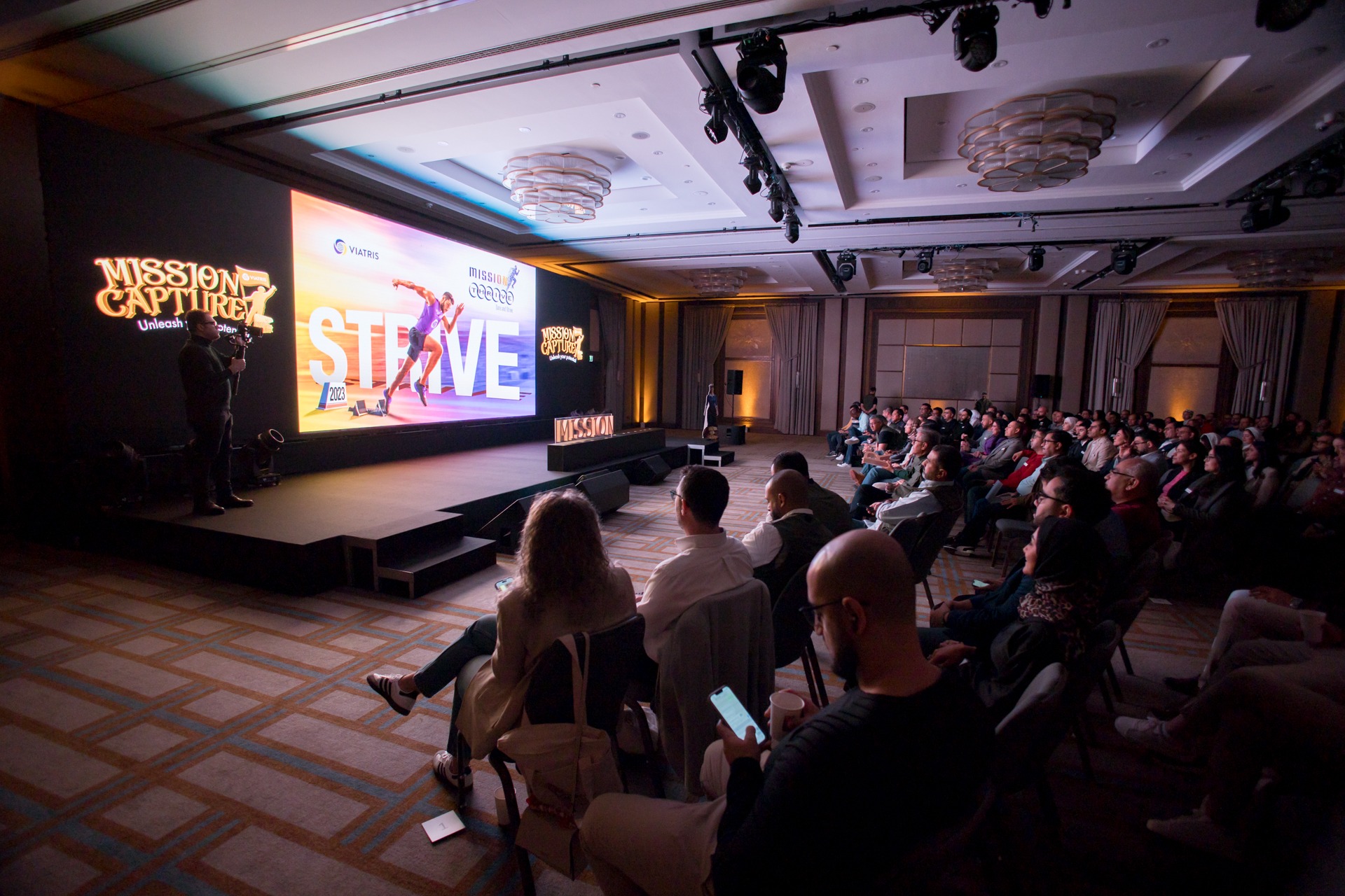 Elegáns beltéri konferencia ledfallal